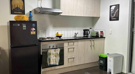 Prime Location - 3 Minute Walk to Train Station - Photo 2