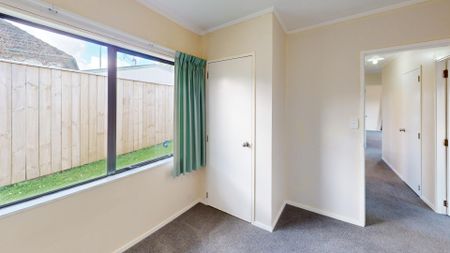 Roslyn - 3 Bedrooms - Photo 2