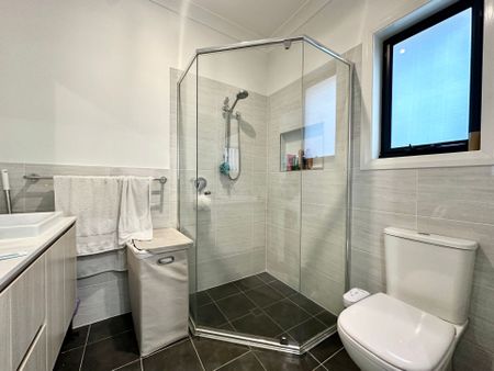Modern Family Home in Prime Austral Location - Photo 4