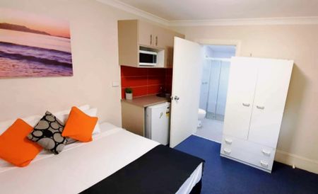 Snug single ensuite bedroom close to Redfern Park - Photo 2