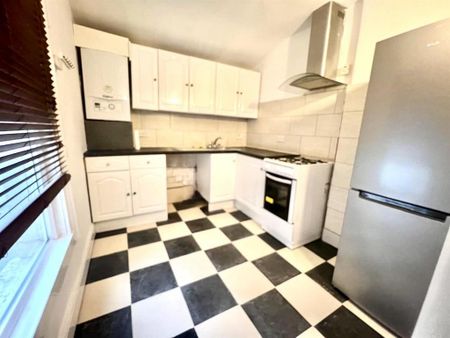 2 bedroom flat to rent - Photo 4