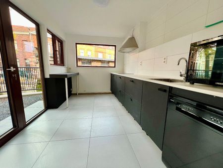 Gerenoveerde rijwoning met 3 slaapkamers en koer met prachtig zicht in centrum Tienen - Photo 5
