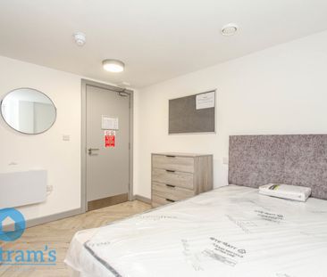 5 bed Apartment for Rent - Photo 6