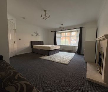 Wavers Marston, BIRMINGHAM - Photo 1