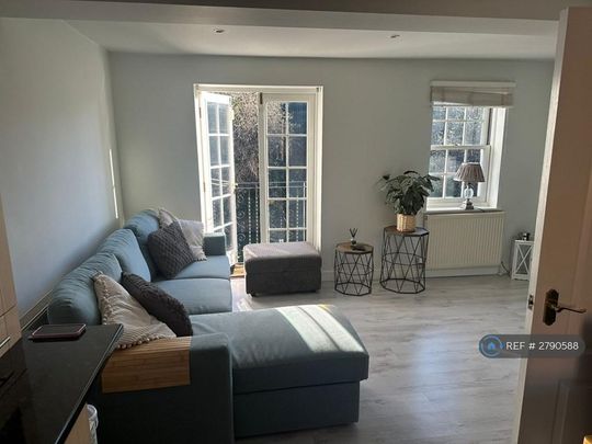 2 bedroom end of terrace house to rent - Photo 1