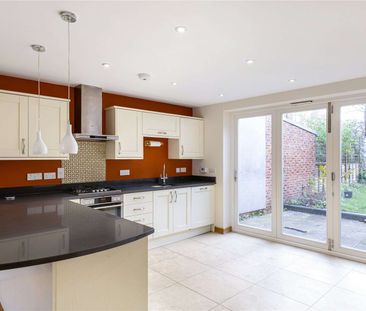 A modern two bedroom home - Photo 5