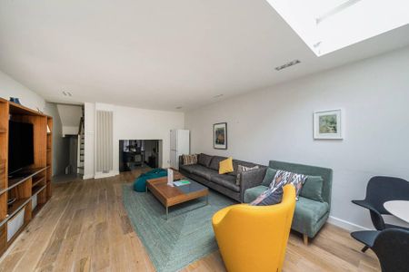 4 bedroom flat to rent - Photo 2