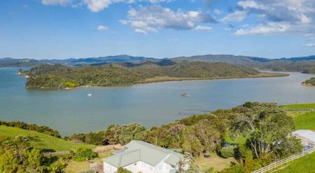 Water front stunning 4 bedroom home - Photo 2