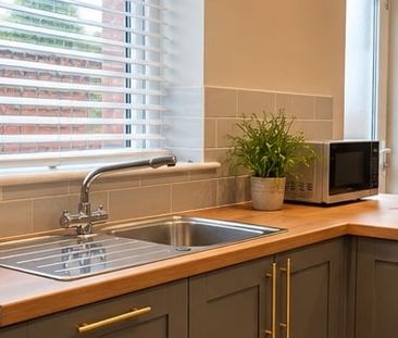 6 Bed Terraced House, Arundel Avenue, L17 - Photo 5