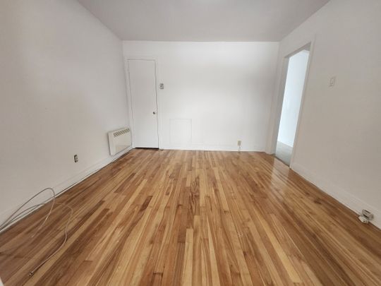 Logement de 1 chambre, rénové à louer, offrant confort et modernité. - Photo 1
