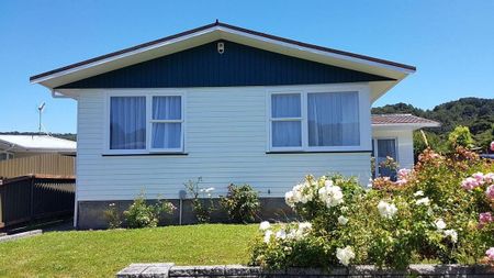 Charming 3 Bedroom Home in Wainuiomata - Photo 2