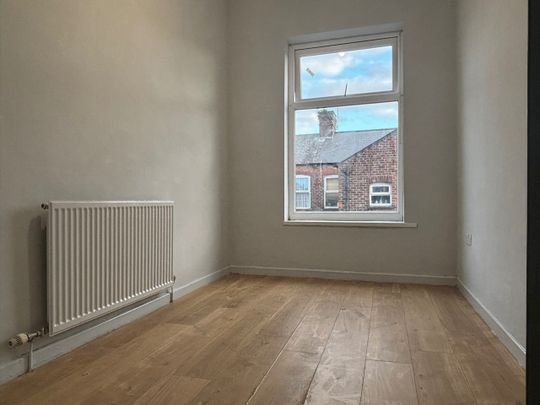 3 Bed Terraced House, Scotland Street, M40 - Photo 1