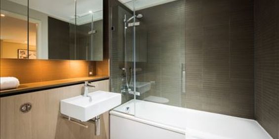 Three Bedroom Flat to rent in London - Photo 3