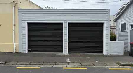 Good sized, dry lockable single garage - Photo 5