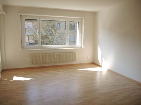 Zeitgemässe 3 Zimmer Wohnung in Zentrumsnähe von Wil - Photo 2