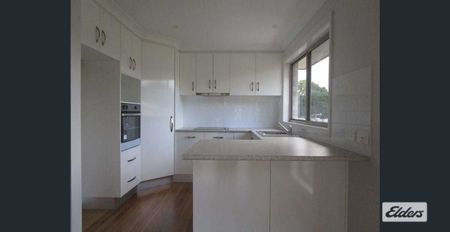 Stylish Four-Bedroom Home with Contemporary Features - Photo 4