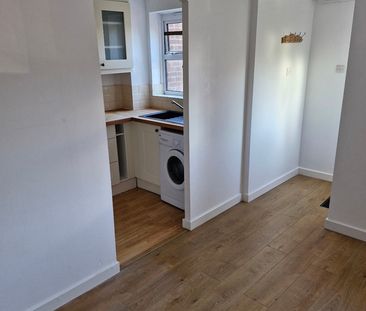 1 Bed Flat, Yarmouth Gardens, SO15 - Photo 6