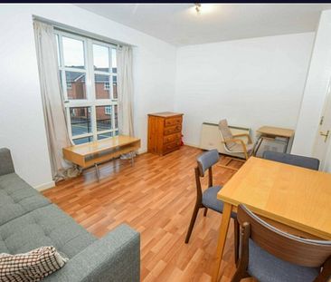 Room in a Shared Flat, Blanchard Street, M15 - Photo 2