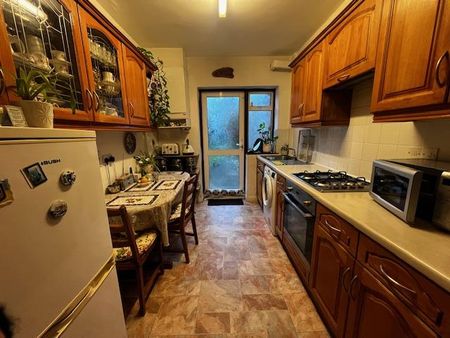 1 bedroom in a house share to rent - Photo 4