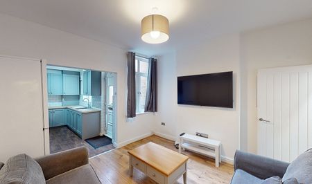 Spacious 7-Bedroom Student House with New Kitchen, 3 Bathrooms, and Large Garden - Photo 3