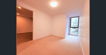 Two Bedroom Apartment with Premium Amenities - Photo 2