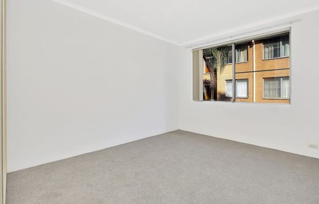 Idylic Apartment in Sought After Parkside Locale - Photo 1