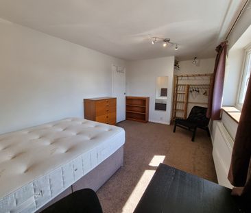 4 Bed Student Accommodation - Photo 4