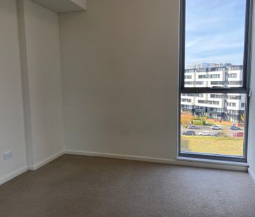Modern two bedroom unit - Photo 3