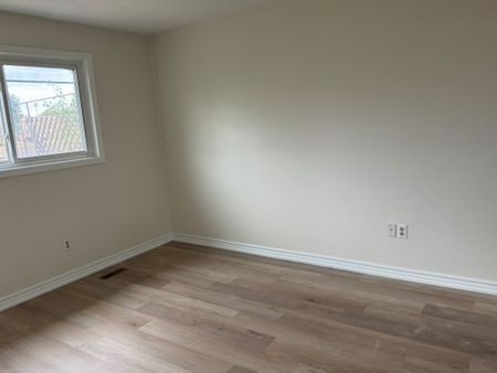 For Lease - 162 Beech St Main Floor Street, Brampton, Ontario - Photo 2