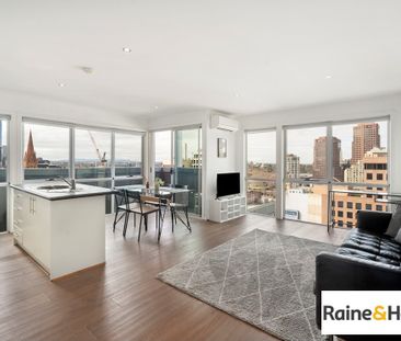 Stunning TOP FLOOR apartment with MCG VIEWS - Photo 1