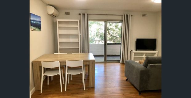 2 x 1, fully furnished, in quiet Complex, close to transport, shops and the beach - Photo 1