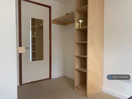 3 bedroom flat to rent - Photo 4