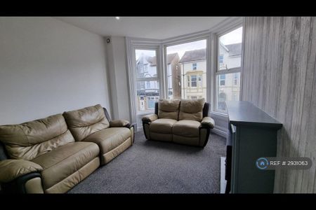 1 bedroom flat to rent - Photo 2