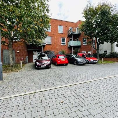 Harrow, HA2 - Photo 1