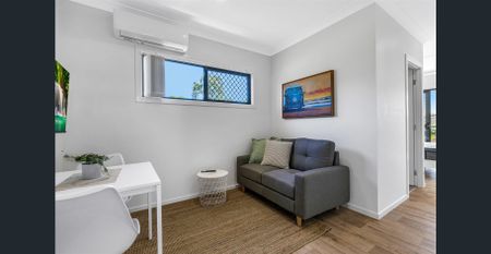 NEAR NEW STUDIO IN DARRA - Photo 2