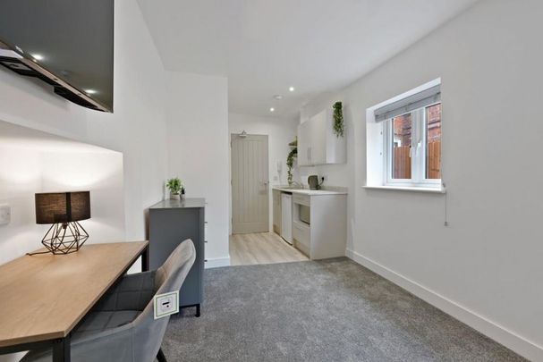 Studio to rent - Photo 1