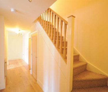4 bedroom mews to rent - Photo 2
