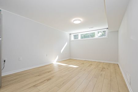 For Lease - 225 Septonne Avenue Unit# B, Newmarket, Ontario - Photo 2