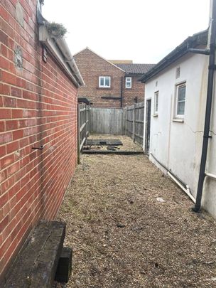 4 bedroom terraced house to rent - Photo 1