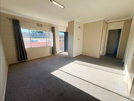 Tidy 2Bed Unit - Photo 4