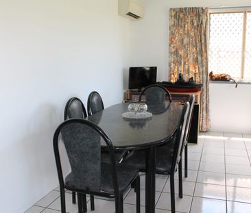 FAMILY HOME LOCATED IN CONVENIENT & QUIET AREA - Photo 2