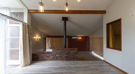 Four Bedroom Home Close to The University - Photo 4