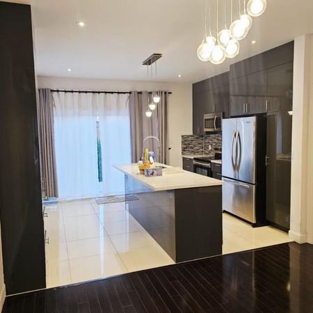 LIBRE Condo semi-meublé sur 2 étages proche de tout à louer Longueuil Saint-Hubert - appartement / logement - Photo 3