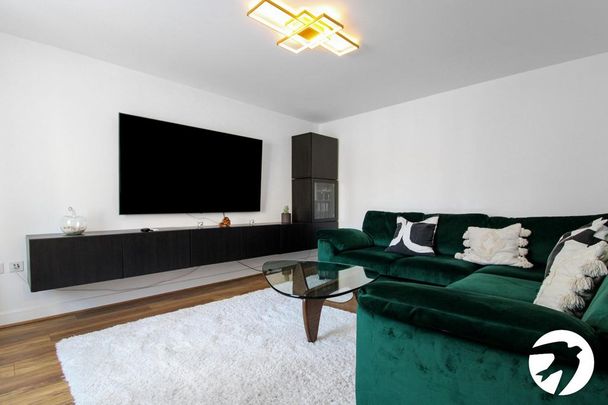 4 bedroom semi-detached house to rent - Photo 1