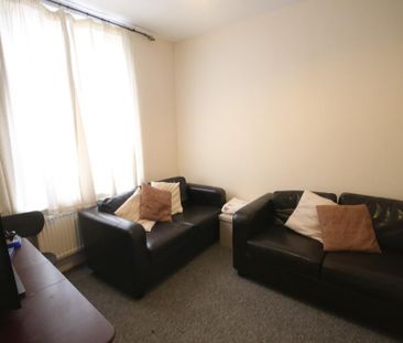 4 bedroom terraced house to rent - Photo 1
