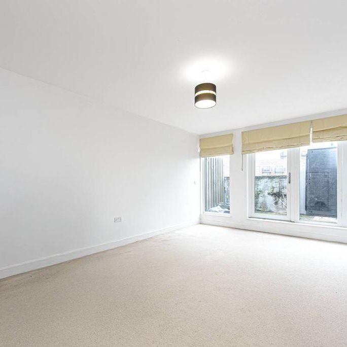 3 bedroom flat to rent - Photo 1