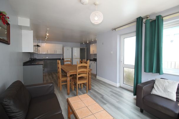 5 Bed Terraced House, Broad Green, SO14 - Photo 1