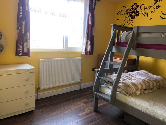 1 bedroom in a house share to rent - Photo 1