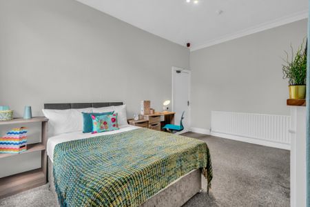 Flat 2, 4 WINSTANLEY TERRACE Leeds - LS6 1DS - Photo 4