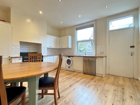 4 bedroom terraced house to rent - Photo 4